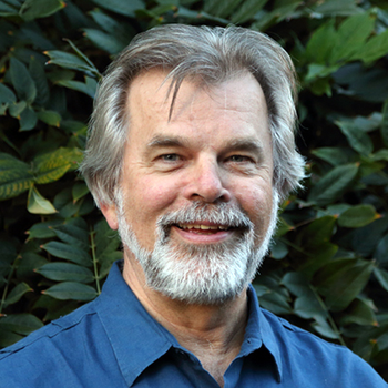 A headshot of Robert